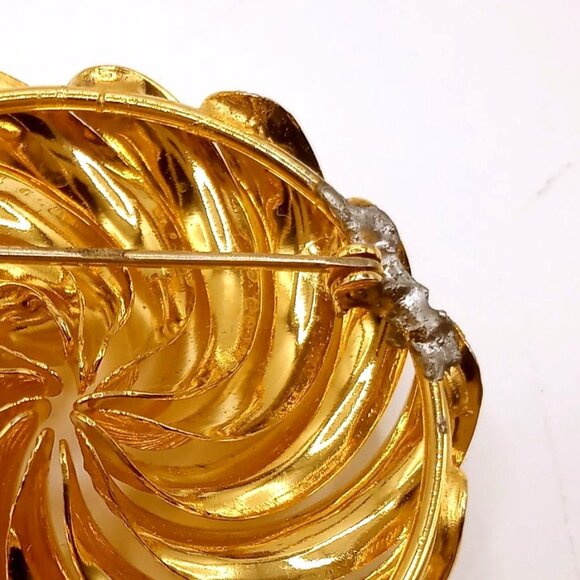Vintage Brooch Open Swirl Gold-Tone Repaired Brooch Lapel Pin 2" Diameter - Picture 4 of 6